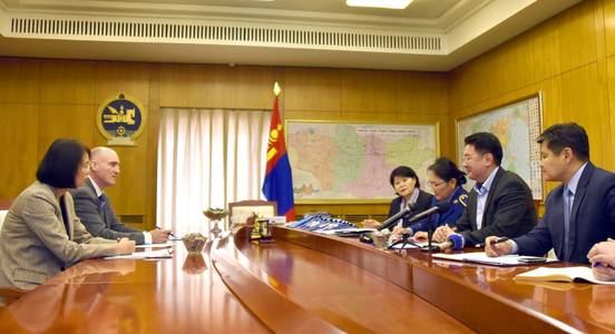 Фенг Минг  Онцгой байдлын тэргүүний ажилтан болов