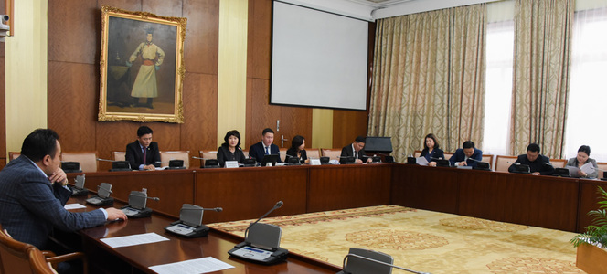 Бичил уурхай  байгалийг сүйтгэж байна
