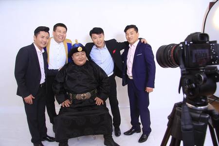 Хадмуудыг магтан дуулжээ