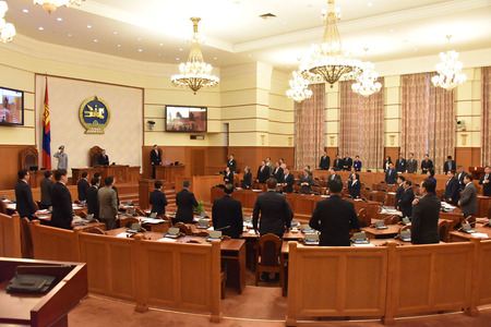 Парламентын гацаа арилав