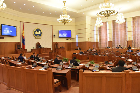 Намрын ээлжит чуулганыг хаалаа 