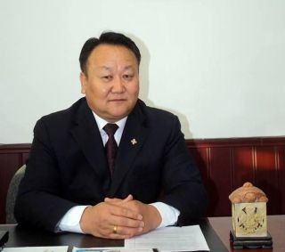 Засаг дарга П.Ганхуяг зудад нэрвэгдсэн малчдаа гаргуунд нь хаялаа