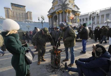 Украинчууд Засгийн газраа огцрохыг шаарджээ