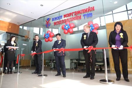 Ажил хайхад амархан боллоо