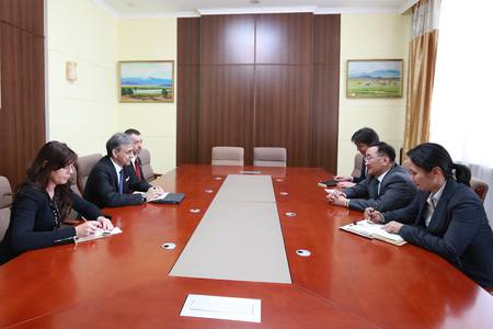 Италийн Элчин сайдтай уулзав