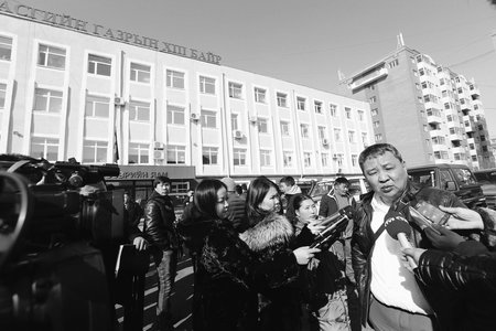 Автомашины клубын залууст талархал илэрхийллээ