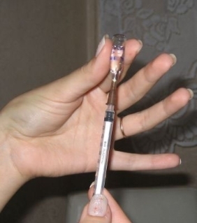 Зөвшөөрөлгүй эм, тариа зарахаар хадгалж байжээ