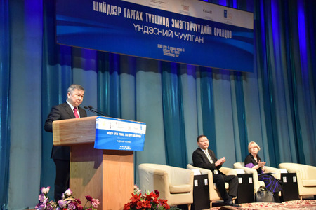  УИХ-ын дарга эмэгтэйчүүдийн чуулганд оролцлоо