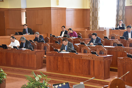 Үдээс өмнөх хуралдаан завсарлав