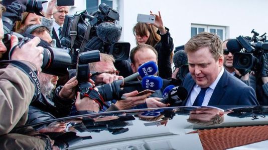Ерөнхий сайд огцорчээ