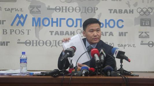 Т.Аюурсайхан: О.Магнай тоо бодож сураасай