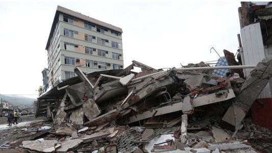 Эквадорт газар хөдөлж,  235 хүн амиа алджээ