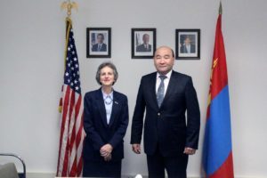 АНУ-ын 2200 иргэн Монголд оршин суудаг
