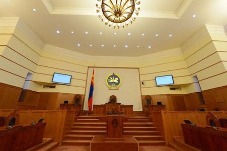 Чимээгүй! Улстөр унтаж байна