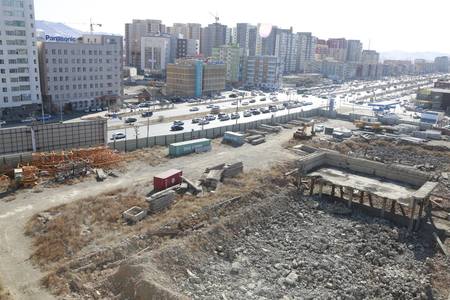 Нийслэлд хууль бусаар олгосон газрын талаас илүү хувийг М.Энхболд олгожээ