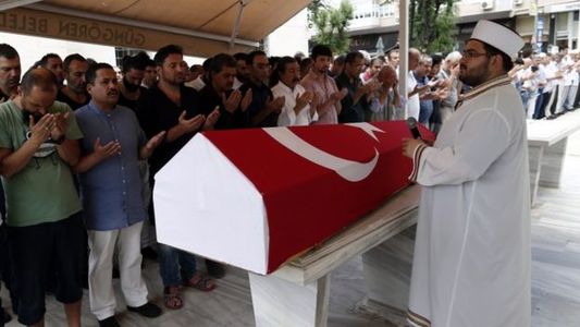 Халдлагаар 13 жуулчин амиа алджээ