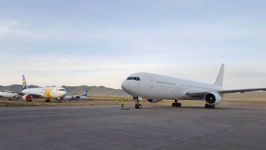  МИАТ ”БОИНГ 767-300” агаарын хөлгөө хүлээн авлаа