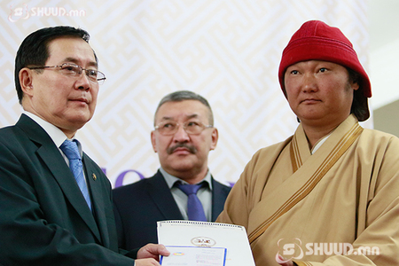 С.Жавхлан УИХ-ын гишүүний үнэмлэхээ авлаа