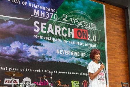 “МН370” зорчигчдын гэр бүл удирдлагуудаа шүүмжлэв