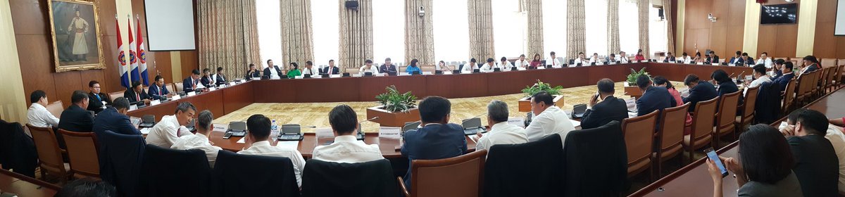 МАН-ын бүлэг хуралдаж байна