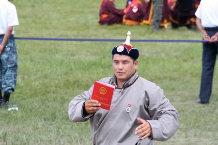 Ц.Магалжав заан цол хүртэнэ