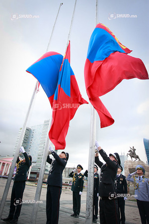 Төрийн далбааны өдөр тохиож байна 