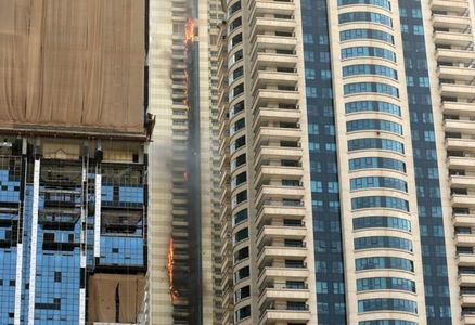 Дубайн 75 давхар барилгад гал гарчээ