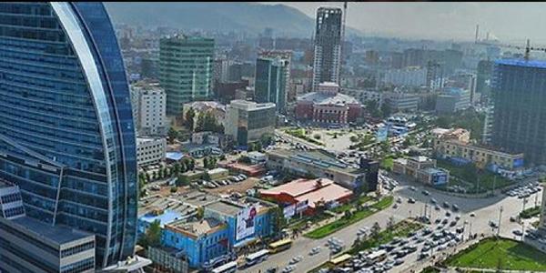 Халуун, хуурай салхитай байна