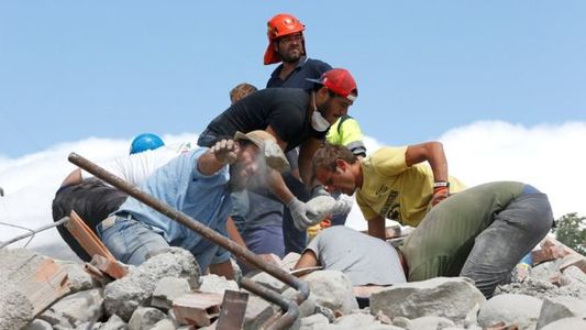 Газар хөдлөлтөөр 250 хүн амиа алдлаа