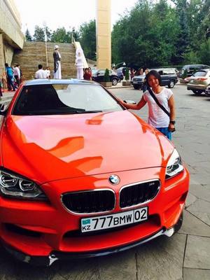 Г.Отгонцэцэгт BMW машин бэлэглэжээ