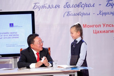 Ерөнхийлөгч найм дахь хичээлээ заана