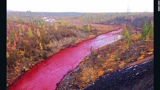 Сибирийн гол улаанаар урсчээ