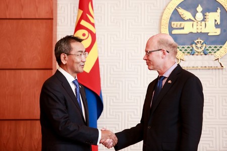 Хөрөнгө оруулалтыг хамгаалах хэлэлцээрт гарын үсэг зурлаа