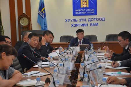Хөрөнгө оруулагч, бизнес эрхлэгчдийн үгийг сонслоо