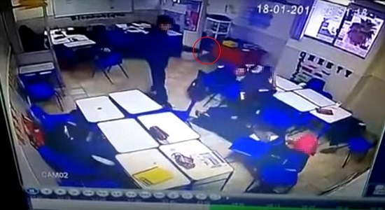 15 настай хүү ангийнхнаа бууджээ