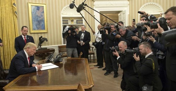 Трамп, “Obamacare” хуулийн төслийг цуцлав
