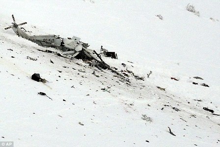 Нисдэг тэрэг осолдож, зургаан хүн амиа алджээ