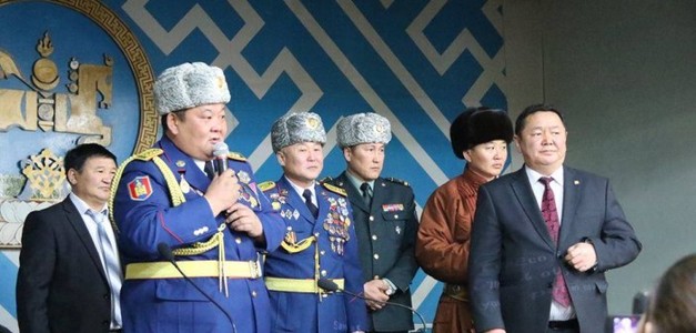 Шинэ орон сууцанд орсон 16 албан хаагчид дэмжлэг үзүүллээ