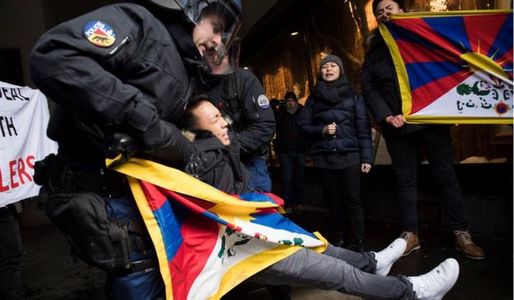 Си Зиньпинийг эсэргүүцсэн иргэдийг баривчилжээ