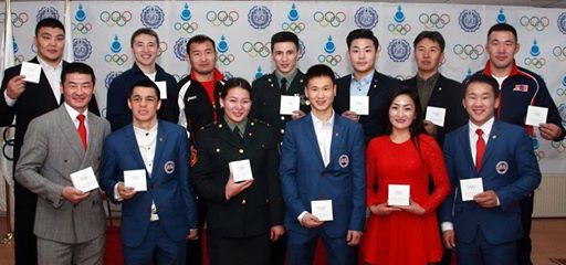 Тамирчдын энгэрийн тэмдгийг гардуулав