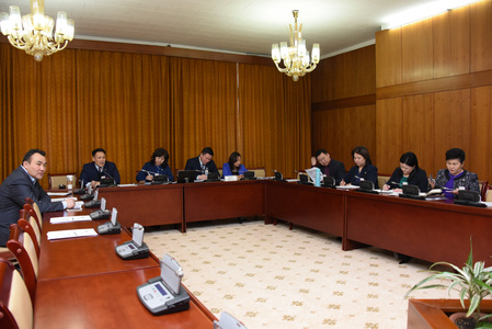 Ахмад настны хөдөлмөр эрхлэх хөтөлбөрийг  ХНХЯ дэмжинэ