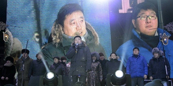 Хотын удирдлагууд нийслэлчүүдтэйгээ хамт шинэ оноо угтлаа