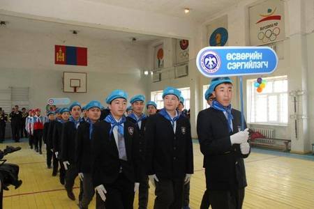 255 сурагч өвсөрийн сэргийлэгч боллоо