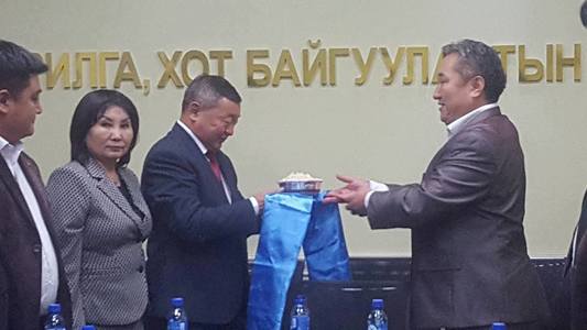 Х.Баделхан сайдад казах түмний төлөөлөл хүндэтгэл үзүүллээ