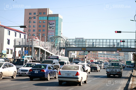 Урсгал сөрсөн жолоочийн эрхийг гурван сараар  хасч байна