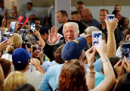 Трамп Пуэрто Рикод айлчилж байна