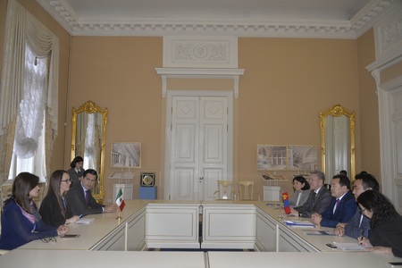 Я.Санжмятав тэргүүтэй төлөөлөгчид хоёр талын уулзалт хийлээ