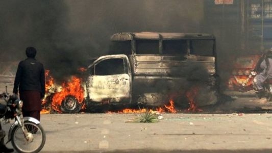 Армийнхан жагсагчдын эсрэг хүч хэрэглэж, 200 хүнийг гэмтээжээ 