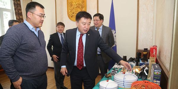 Хотын дарга стартапуудыг хүлээн авч уулзлаа