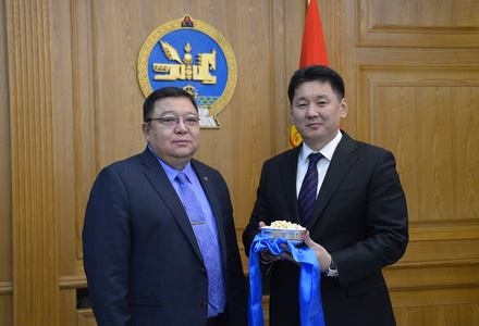 МАН-ын даргад АН-ын дарга баяр хүргэлээ